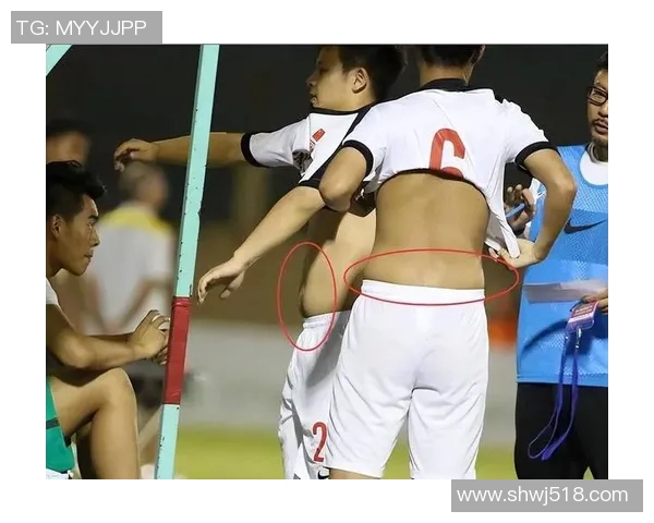 国内足球明星展现完美腹肌的精彩瞬间与健身秘籍分享